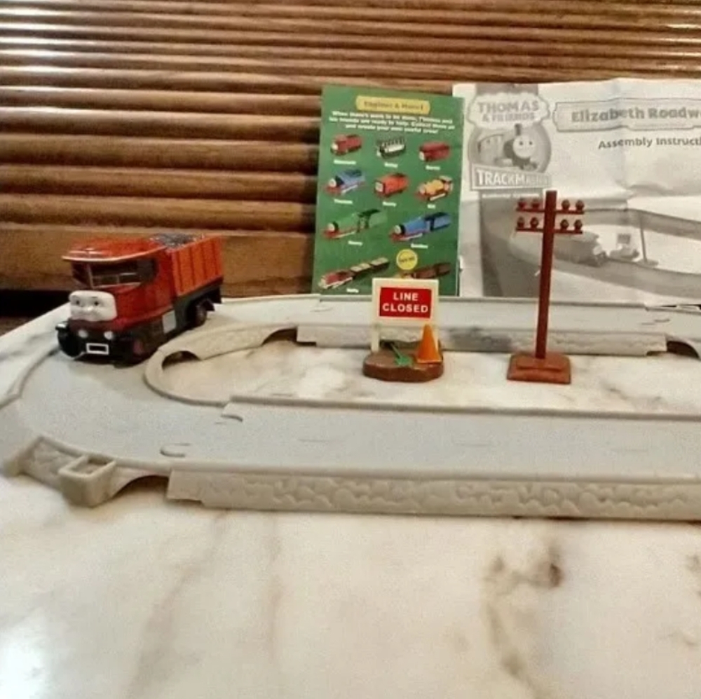 Thomas and friends Elizabeth roadway set complete